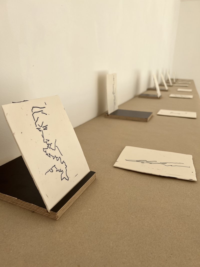 Pop-up in Hohenems von Ferdinand Ruef | zeitlose Keramik und Zeichnungen auf Porzellan