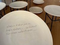 Pop-up in Hohenems von Ferdinand Ruef | zeitlose Keramik und Zeichnungen auf Porzellan