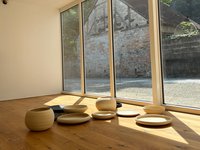Pop-up in Hohenems von Ferdinand Ruef | zeitlose Keramik und Zeichnungen auf Porzellan
