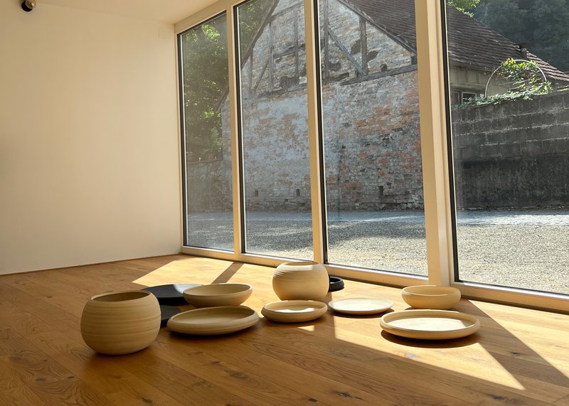 Pop-up in Hohenems von Ferdinand Ruef | zeitlose Keramik und Zeichnungen auf Porzellan