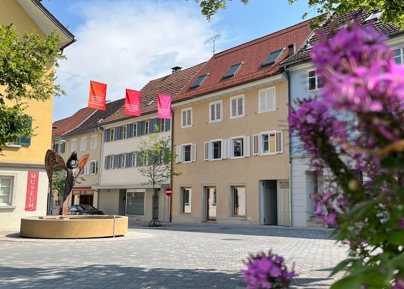 Pop-up in Hohenems von Ferdinand Ruef | zeitlose Keramik und Zeichnungen auf Porzellan