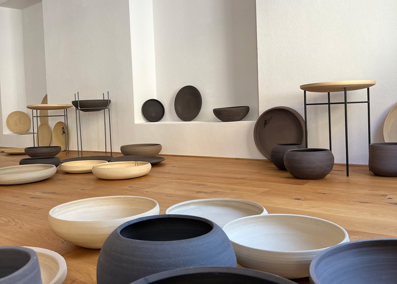 Pop-up in Hohenems von Ferdinand Ruef | zeitlose Keramik und Zeichnungen auf Porzellan